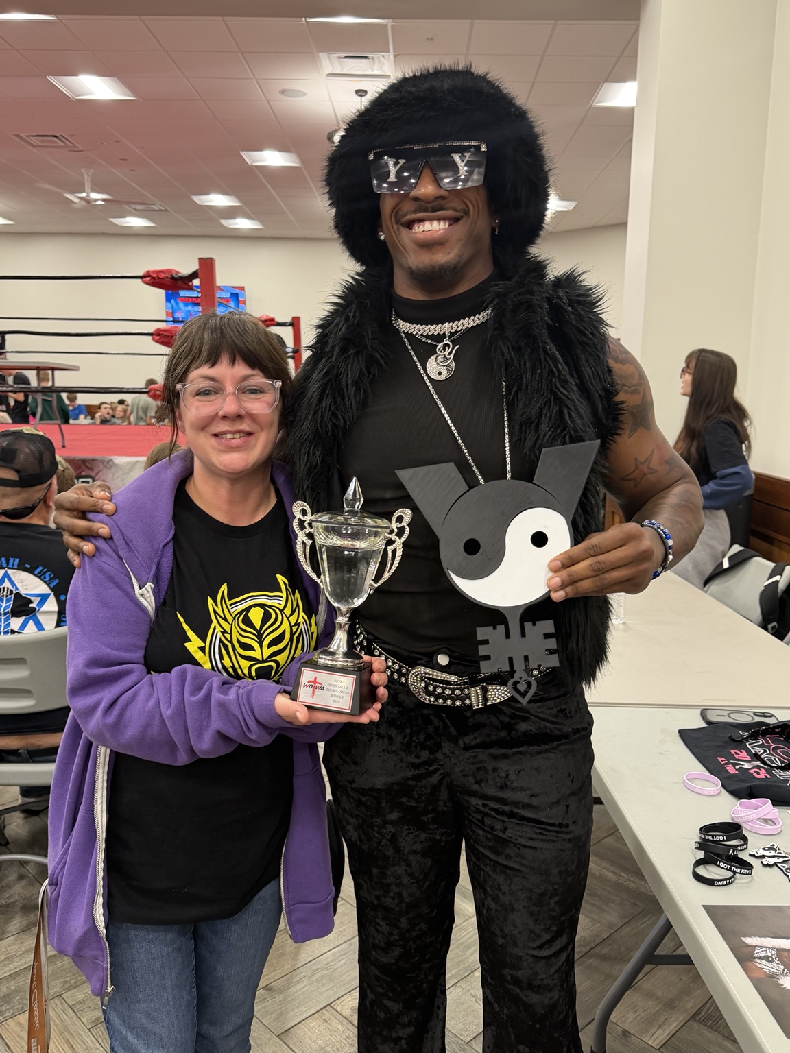 YKies with a fan and trophy